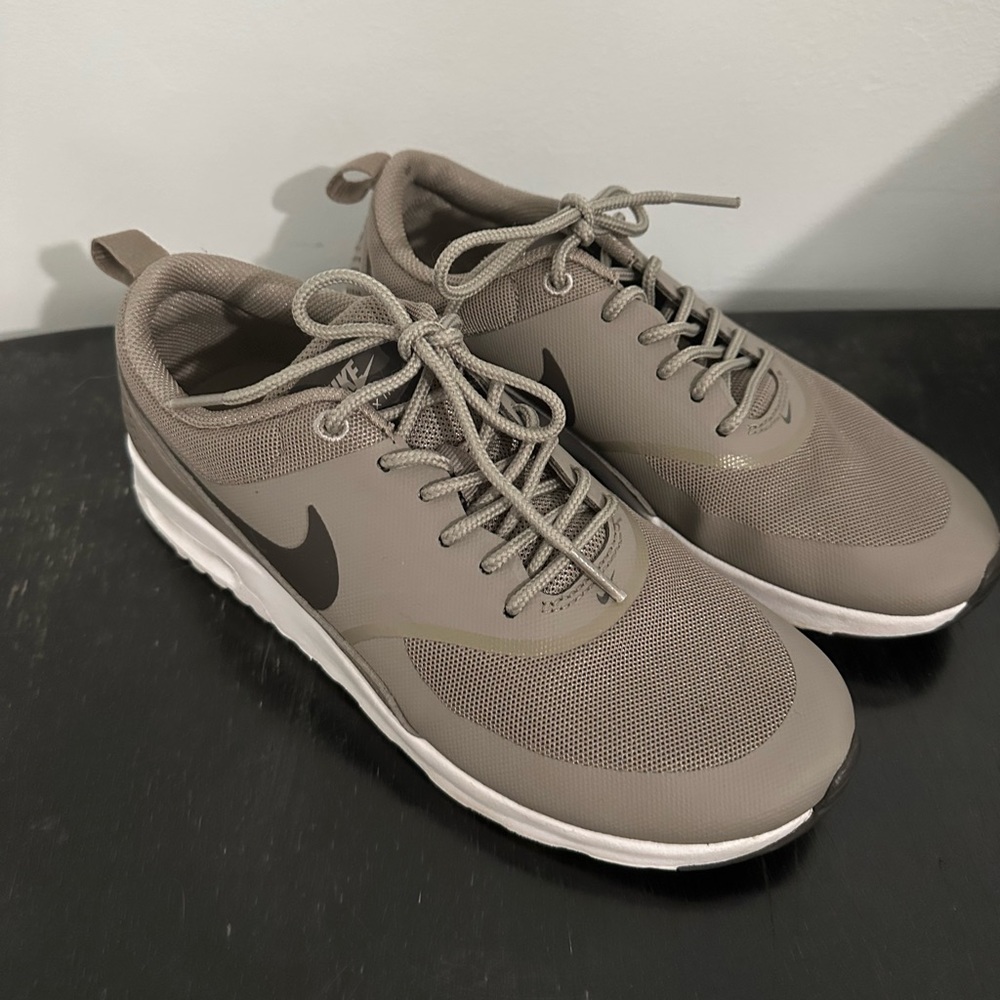 Nike Women’s 6.5 sneaker